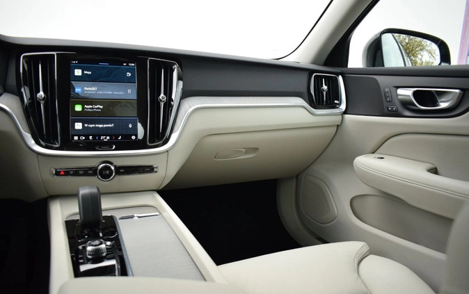Volvo V60 cena 194900 przebieg: 26088, rok produkcji 2023 z Wrocław małe 352